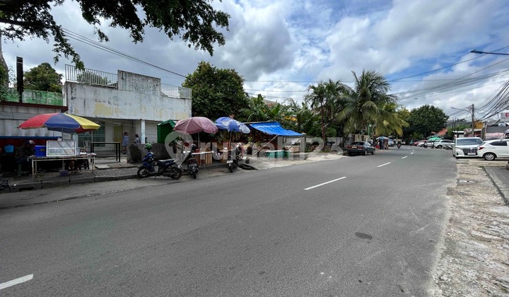 House on Tebet main road, commercial, suitable for business, office, restaurant. House on Tebet main road, commercial, suitable for business, office, restaurant.