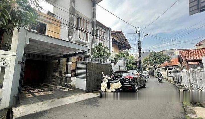 Rumah di Tebet Utara Akses Jalan 2 Mobil, 1 Arah 1