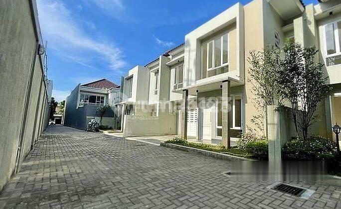 Rumah Dalam Komplek Polonia Cluster Townhouse Otista Cipinang Cimpedak