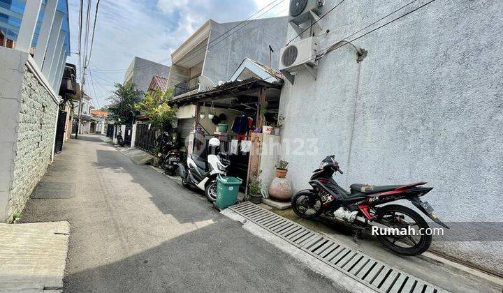 Rumah di Tebet Timur, Akses Jalan 1 Mobil, Dekat Jalan 2 Mobil 1 Arah 2