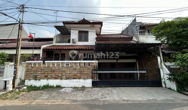 Rumah di Tebet Timur, Akses Jalan 2 Mobil Lebar, Dekat Taman Ecopark 1