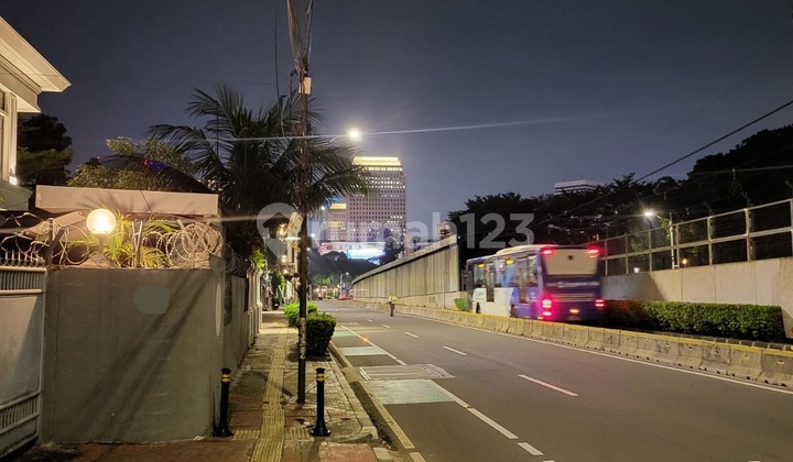 Rumah di kebayoran baru dibawah njop, jalan raya sisingamangaraja, cocok untuk kantor, usaha maupun hunian