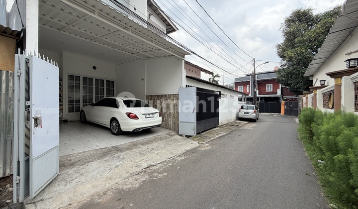 Rumah Siap Huni di Tebet Barat, Akses Jalan 2 Mobil