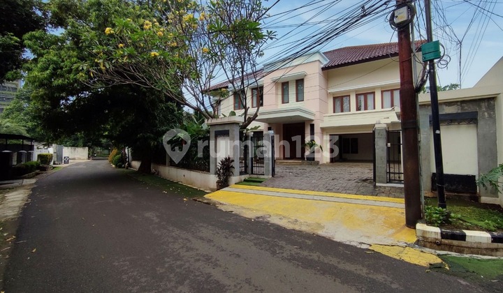 House in West Cilandak with access for 2 cars, near TB Simatupang. House in West Cilandak with access for 2 cars, near TB Simatupang.
