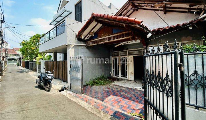 Rumah di Tebet Timur, Akses Jalan 1,5 Mobil 2