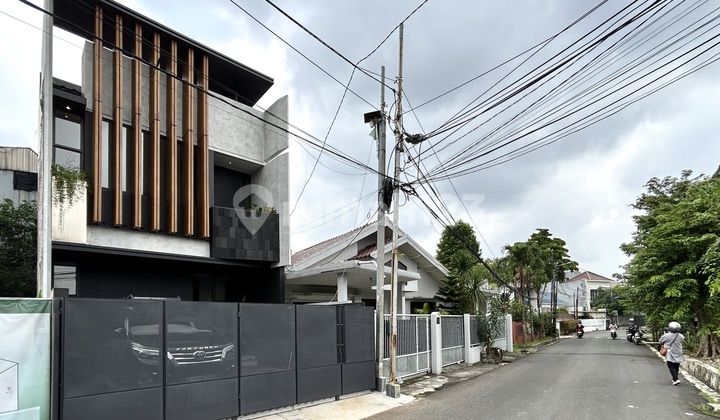 House in Polonia Otista Cawang Complex, 3-Car Road Access 2