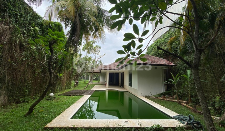 Rumah di kemang dalam, luas 1500 meter, taman luas, dalam komplek compound