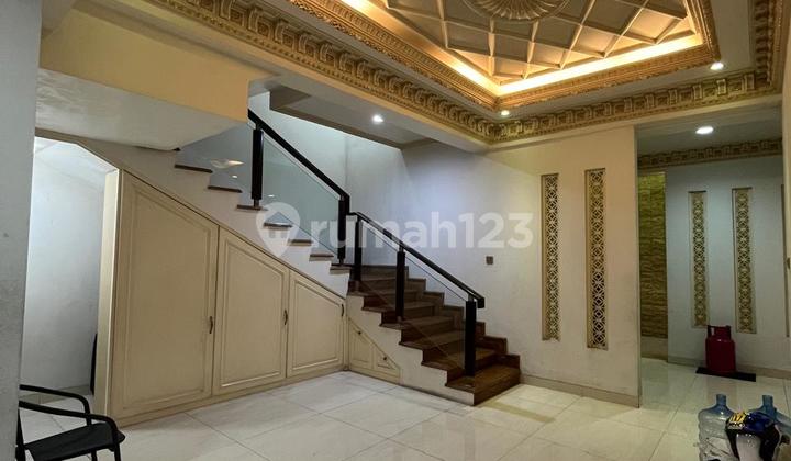 Rumah di Dalam Komplek Taman Palem Lestari Cengkareng