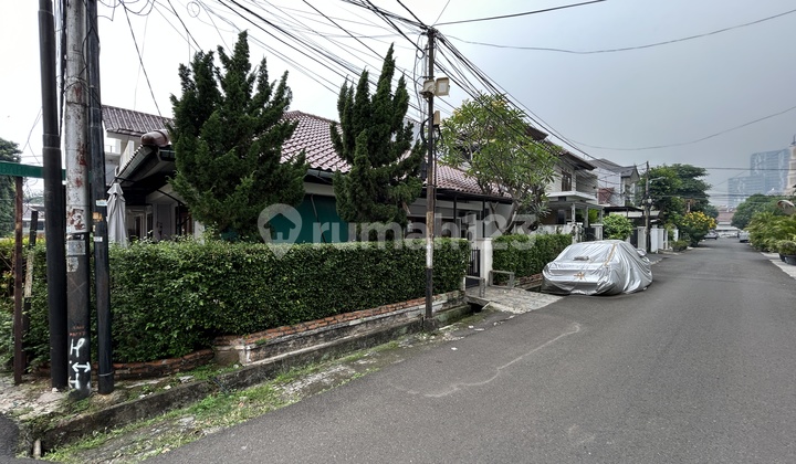 House in West Tebet, wide road access, like in a complex, near Supomo Raya.