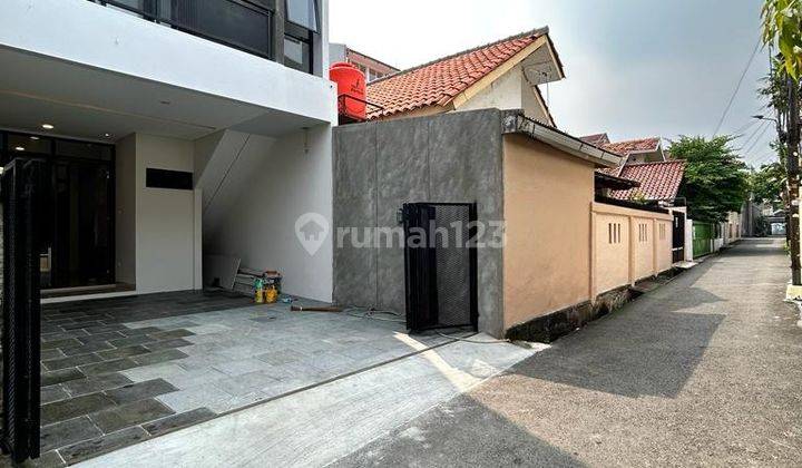 Rumah di Tebet Timur, Siap Huni Akses Jalan Mobil 1 Arah 2