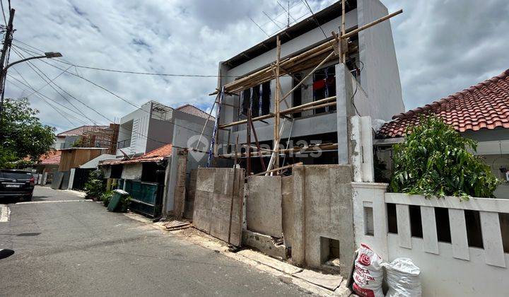 Rumah di Tebet Utara, Akses Jalan 2 Mobil 2