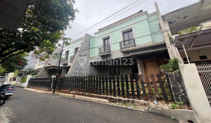 Rumah Di Tebet Barat Progres 80% Ada 2 Unit, Akses Jalan 1 Mobil 1