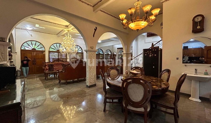 House in the Billy Moon complex, Duren Sawit, access for 2 cars. 2