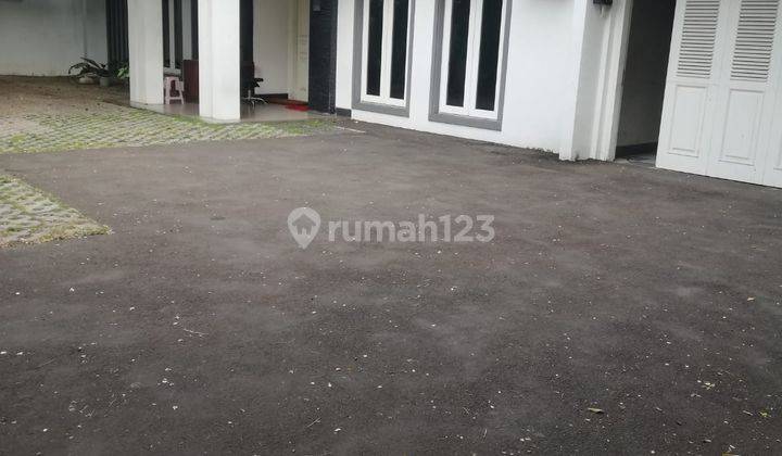 Rumah di Bangka Kemang Jalan Raya, Dengan Taman Dan Kolam Renang 2