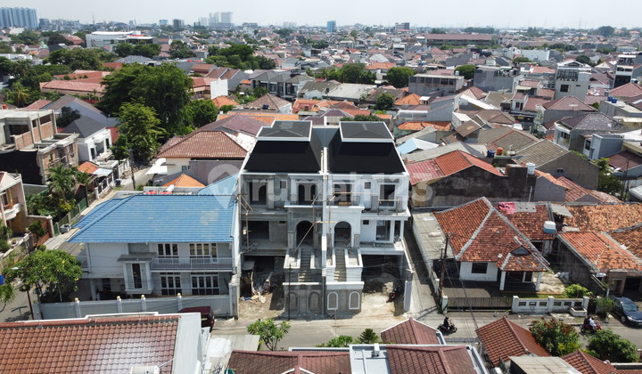 Rumah di Tebet Timur Akses Lebar Jalan 3 Mobil,3 Lantai Ada Lift dan Swimming Pool Kolam Renang 2