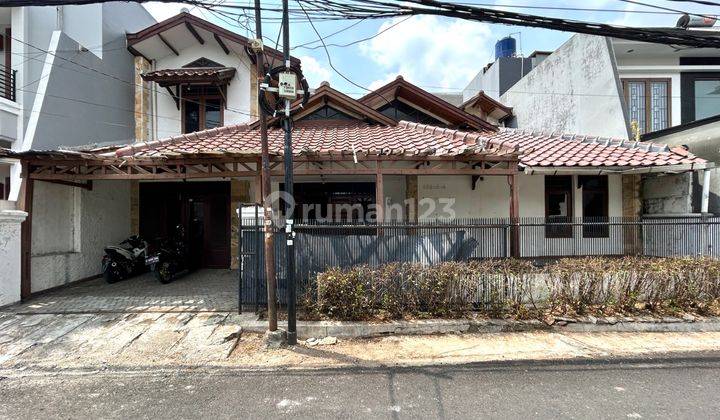 Rumah di Tebet Barat, Depan Taman Lapangan Komplek, Akses Jalan 2 Mobil Lebar 1