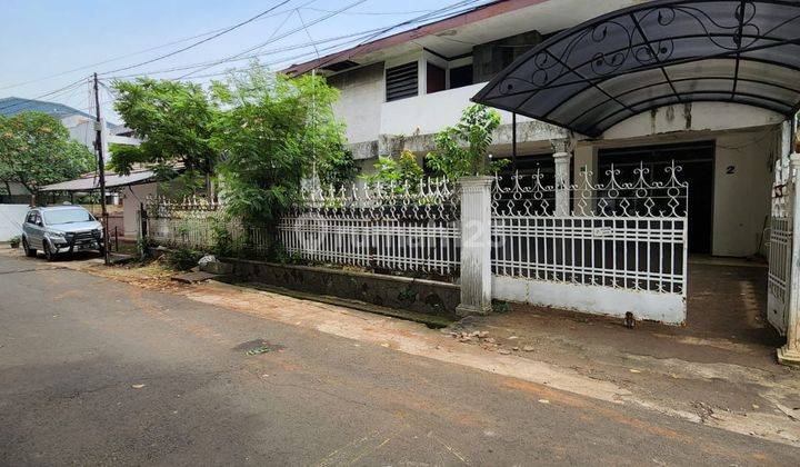 Rumah di Tebet Utara, Depan Taman Lapangan, Akses Jalan 2 Mobil 1