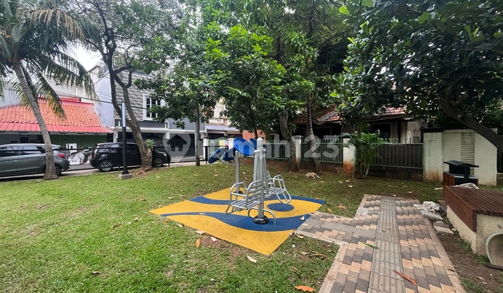 Rumah di Tebet Timur Akses 2 Mobil, Depan Taman 2