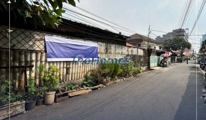 Rumah Hitung Tanah di Tebet Dalam, Akses Jalan 2 Mobil 1 Arah 2