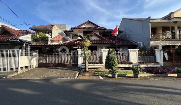 Rumah di Dalam Komplek Gudang Peluru Depan Taman Jalan Lebar