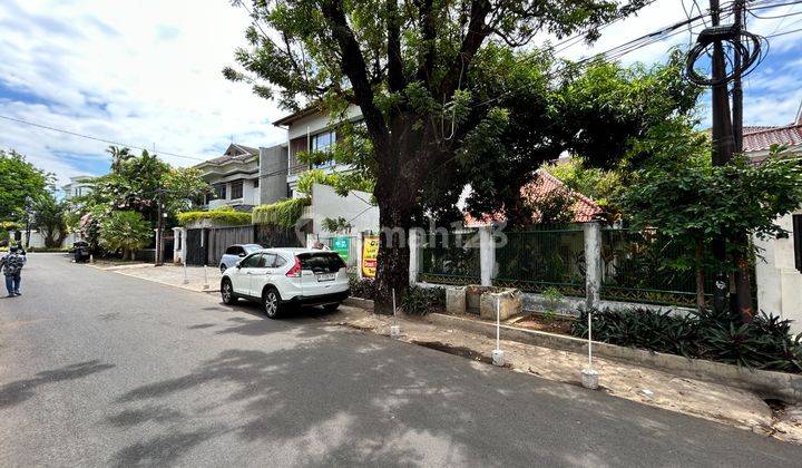 Rumah di Cipaku Kebayoran Baru, Akses Jalan 3 Mobil Jalan Raya Besar,  1