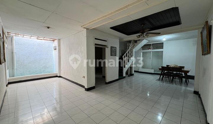 Rumah di Tebet Utara Akses Jalan 2 Mobil, Dalam Komplek, Depan Taman 2