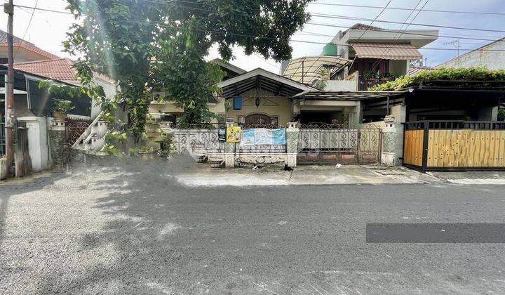 Rumah di Tebet Timur, Akses Jalan 3 Mobil, Dekat Taman Ecopark 2