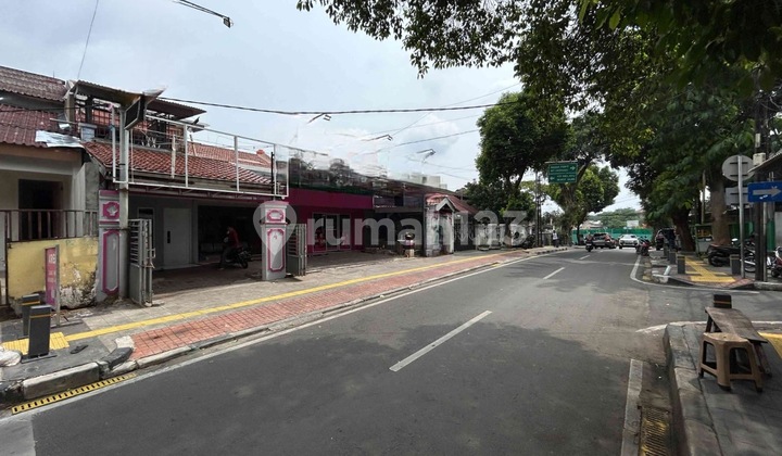 Rumah di tebet barat jalan utama raya, cocok untuk restoran, kantor, bisnis 