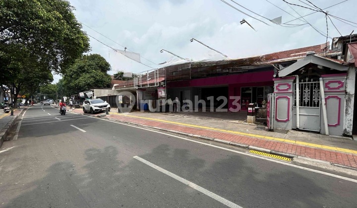 House in West Tebet main road, suitable for restaurant, office, business. 2