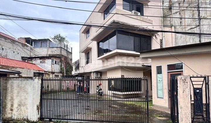 Gedung Ruko 3 Lantai di Saharjo Tebet, Akses Jalan 2 Mobil, Dekat Jalan Raya