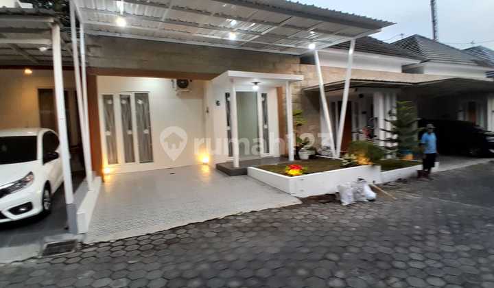 English translation: **Tembalang Cluster House 750** 1
