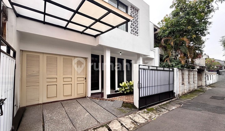 Ready-to-Live House Near Park and Close to Two-Car Road