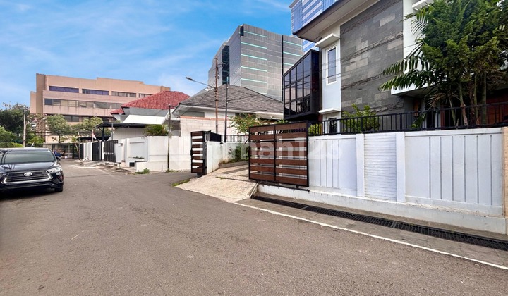 Rumah Siap Huni Jalan 3 Mobil Dekat Taman 2