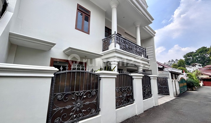 Ready-to-Occupy House Near Park in Tebet