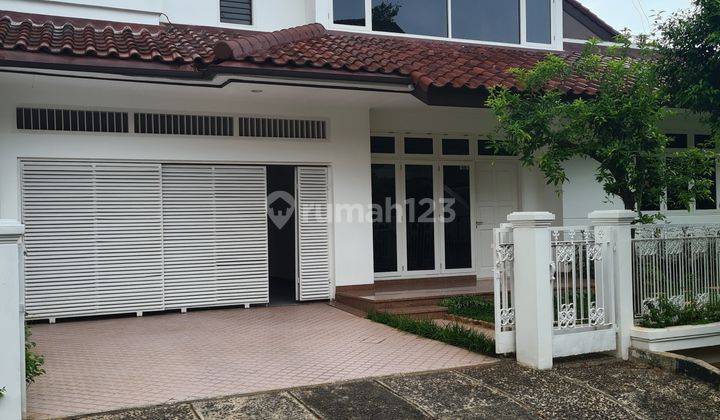 Rumah Siap Huni Dalam Komplek Hadap Taman Jarang Ada  1