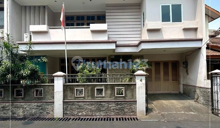 Rumah hadap taman lingkungan tenang dan nyaman harga menarik