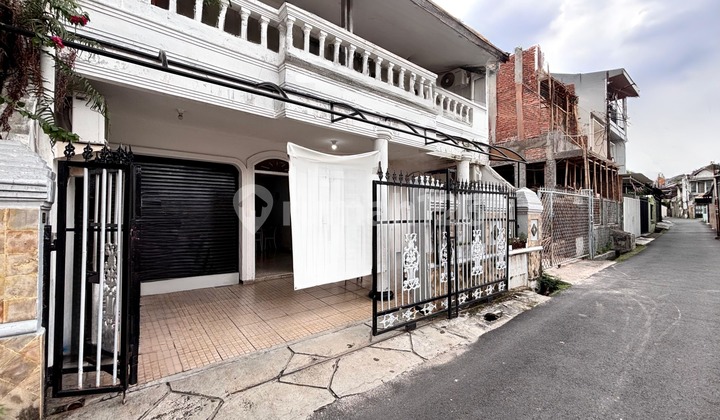 Rumah Hadap Lapangan Akses Mudah Layak Huni