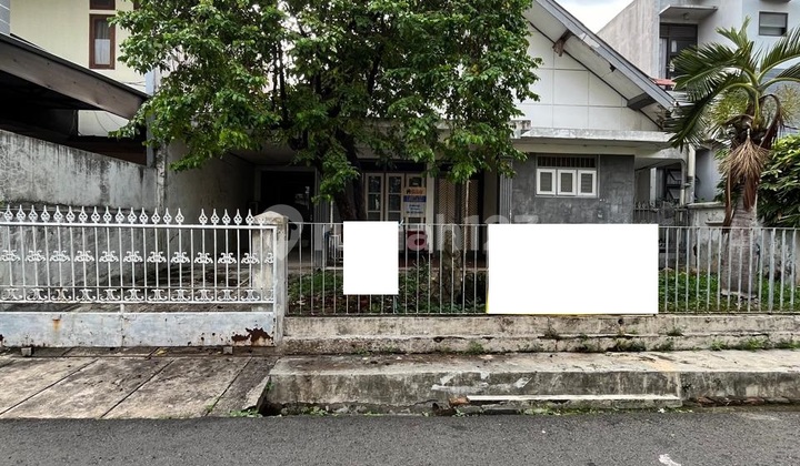 Termurah Rumah Hitung Tanah di Tebet Akses Jalan Lebar