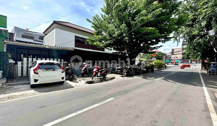 House Suitable for Office or Shop House on Main Road