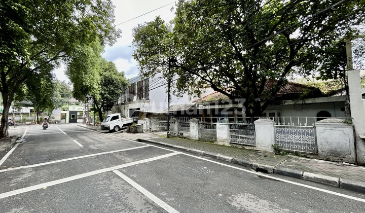 [Tebet Barat Commercial Use] Main road access. Many cafes & restaurants in this area.