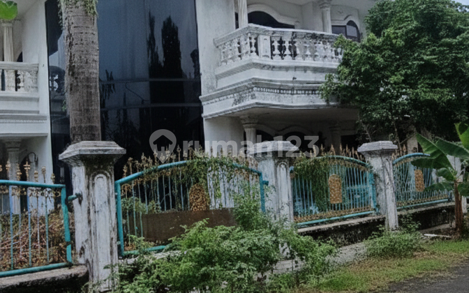 Dijual Rumah Besar Hoek Green Garden