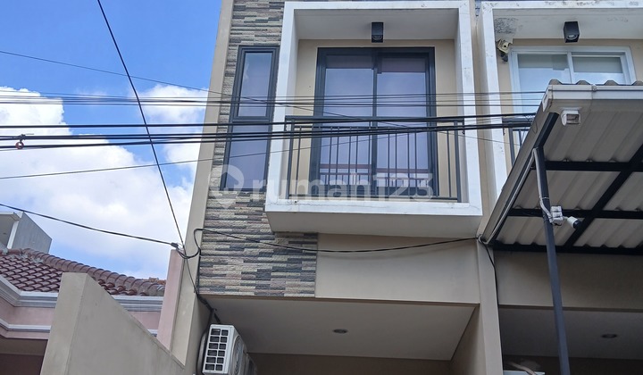 Quick Sale Ready-to-Occupy House Wide Road Row Quick Sale Ready-to-Occupy House Wide Road Row