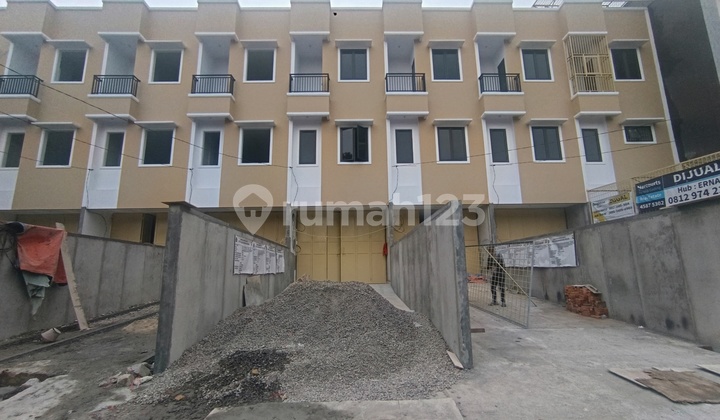 Rumah Baru Jelambar 4 Lantai 