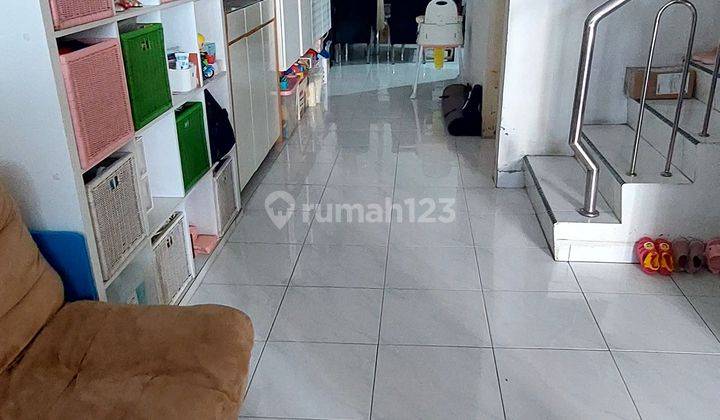 Dijual rumah taman ratu 2lantai 2