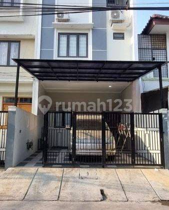 Rumah bagus semi furnised taman ratu 1