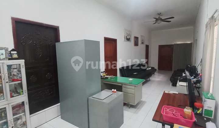 Rumah Besar Tanjung Duren Jalan Raya 