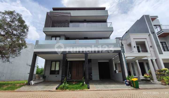 Rumah Mewah 3 Lantai Kemanggisan