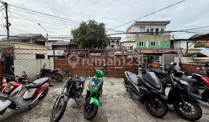 For Sale: Boarding House in Grogol, Wide Street Row 2
