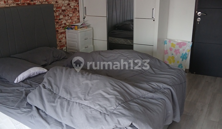 Quick Sale Ready-to-Occupy House Wide Road Row 2