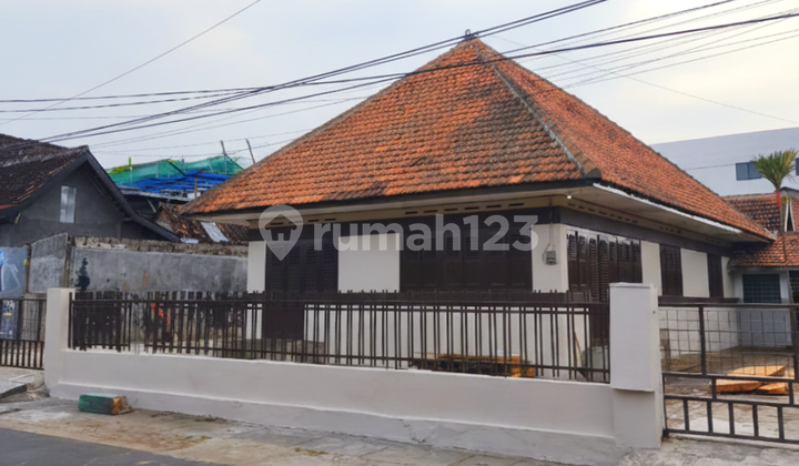 Beautiful Old House for Office and Restaurant in Solo City Beautiful Old House for Office and Restaurant in Solo City